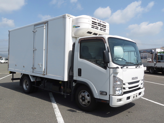 株式会社カネタニ 中古トラック パーツの総合センター