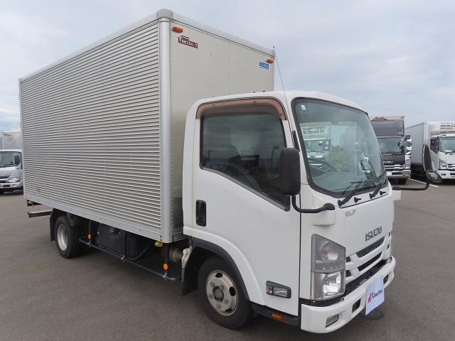 いすゞ TRG-NLR85AN